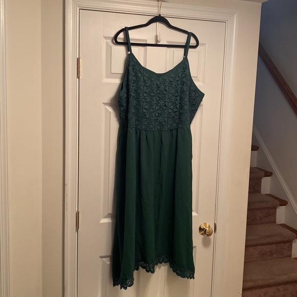 Brand New BloomChic Emerald Green Asymmetrical Dress…size 22-24 - Picture 2 of 5